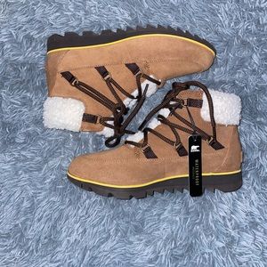 Women’s SOREL waterproof boots (Size 7.5)